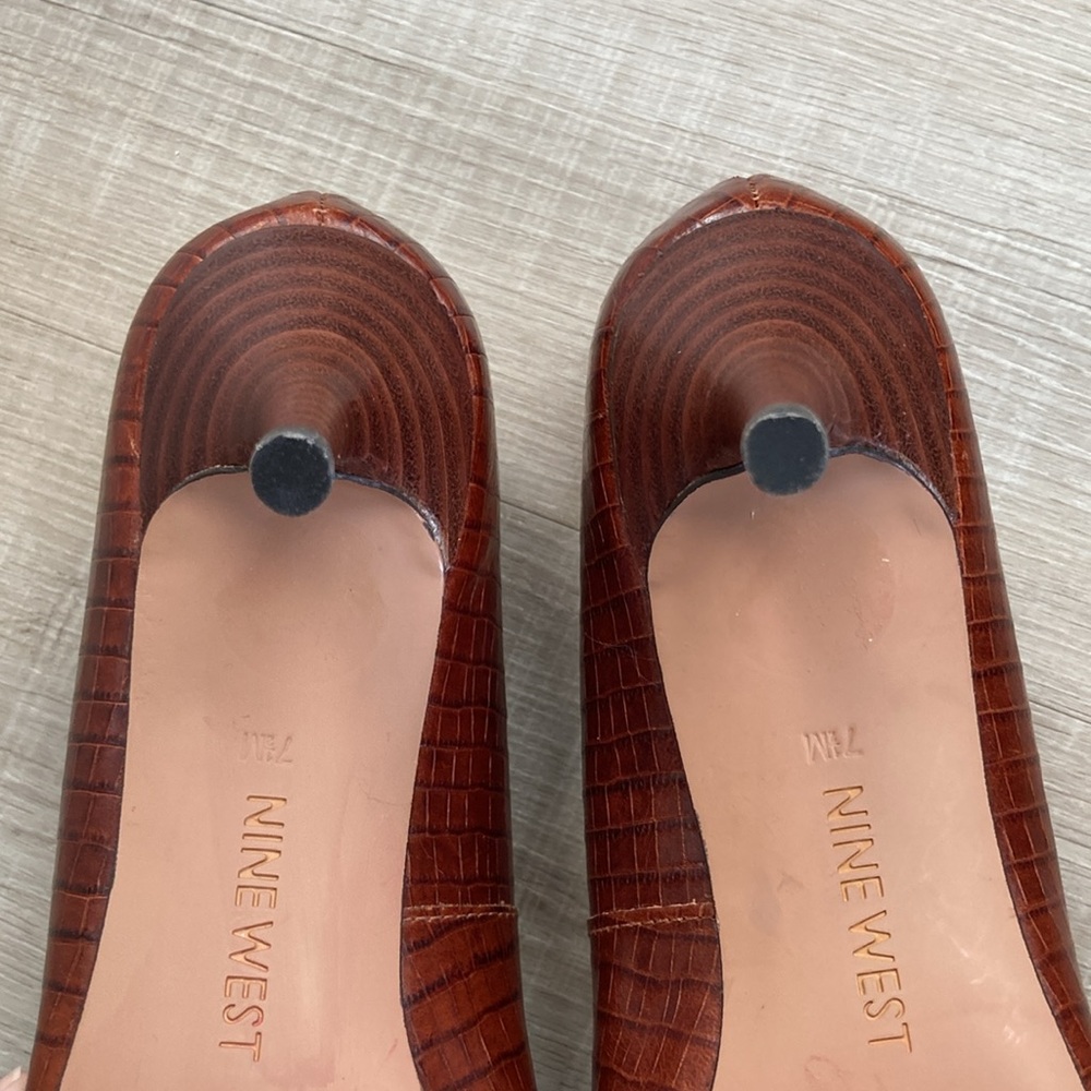 Nine West Margot Brown Embossed Leather Upper Mid-Heels Great condition! - Picture 8 of 8